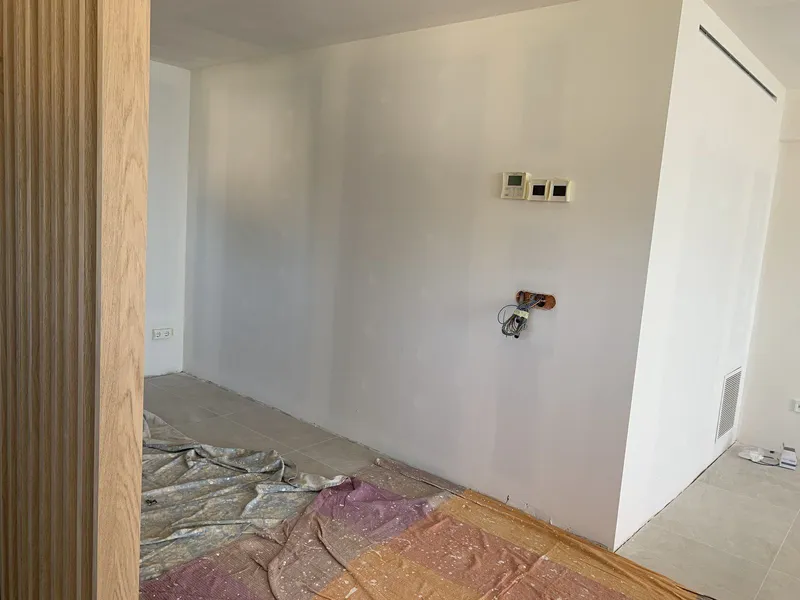 Obra: celosía de listones de madera instalada